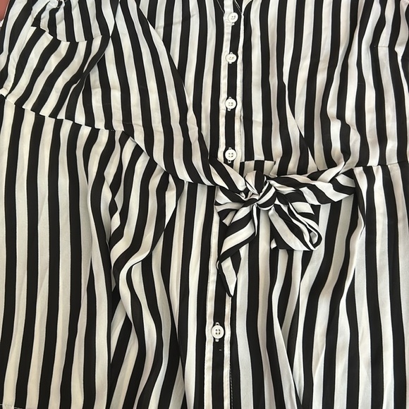 Torrid Blouse with Tie Front | SIZE 0 (L-12) - Picture 5 of 5